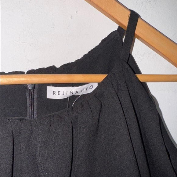 Rejina Pyo Dress black lined cold shoulder cape like NEW size 8 - Picture 3 of 5